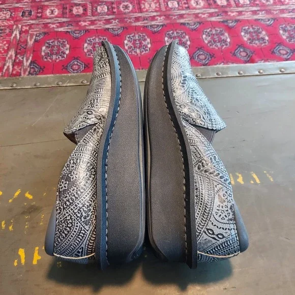 Alegria Debra Grey Black Embossed Leather Professional Clogs DEB-345 Womens 38 - Picture 2 of 7